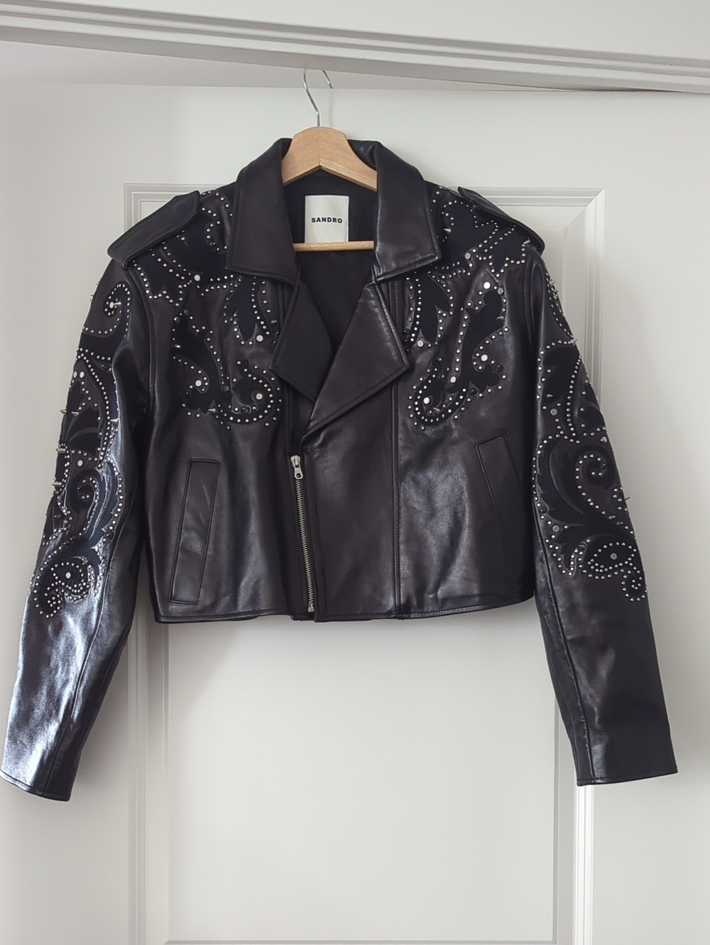 Sandro Mariah Crop Leather Moto Jacket In Black